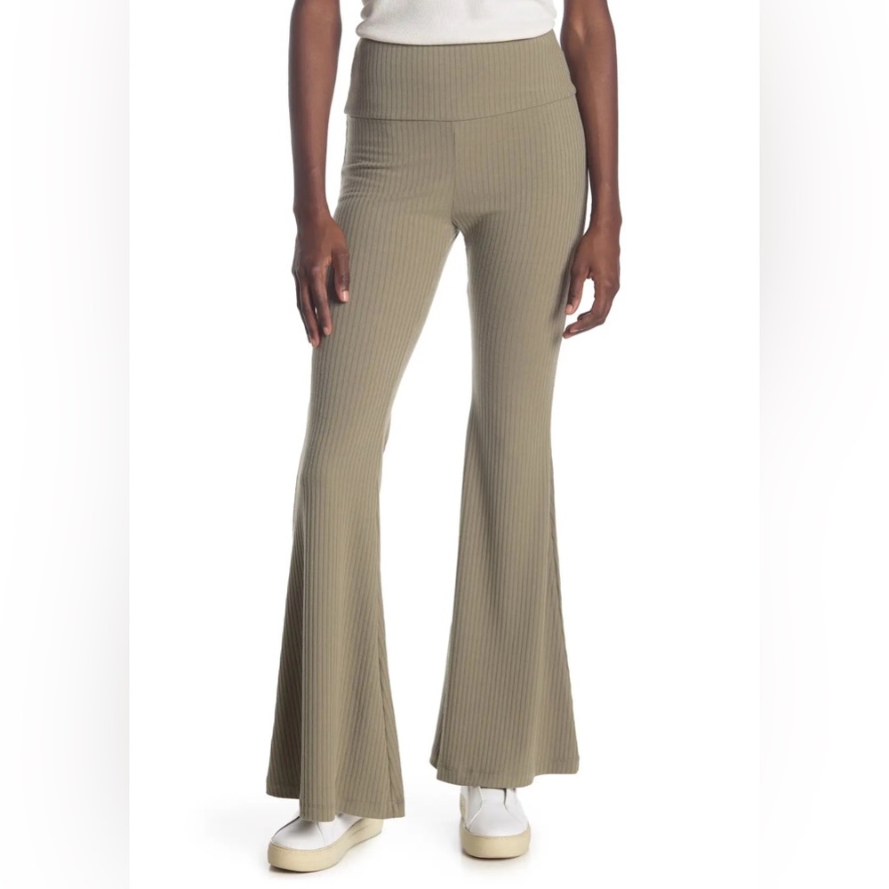 Abound Ribbed Flare Leggings 🍐